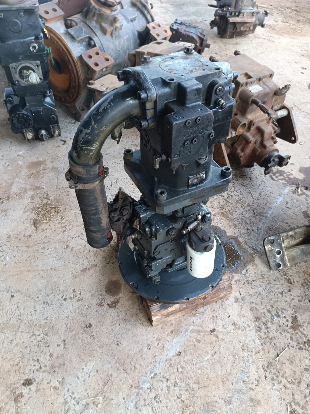 Bomba hidrostática e bomba de implemento John Deere 1270