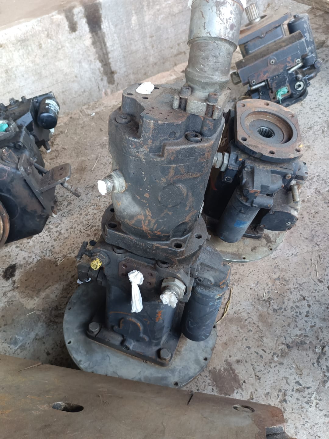 Bomba hidrostática e bomba de implemento para harvester John Deere